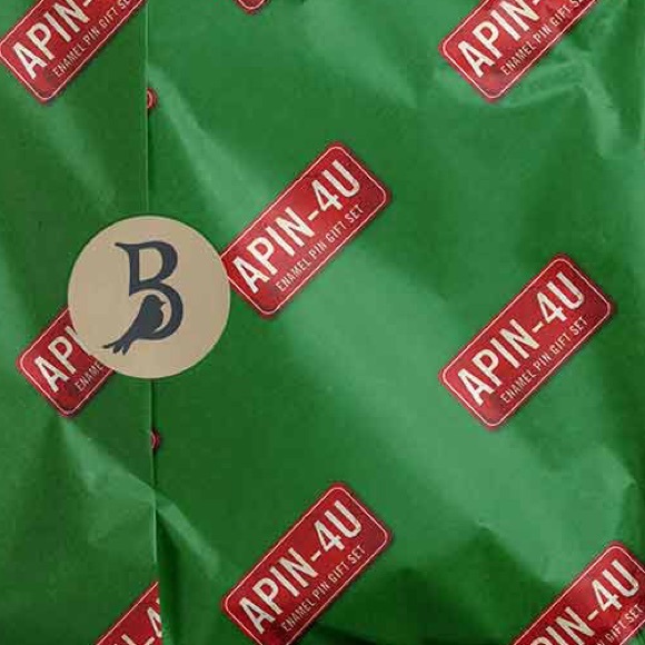 3 Pin Christmas Enamel Pin Gift Set Holiday Pins - Picture 11 of 11